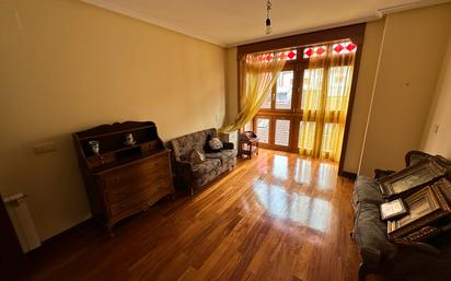 Sala d'estar de Pis en venda en Gijón  amb Terrassa