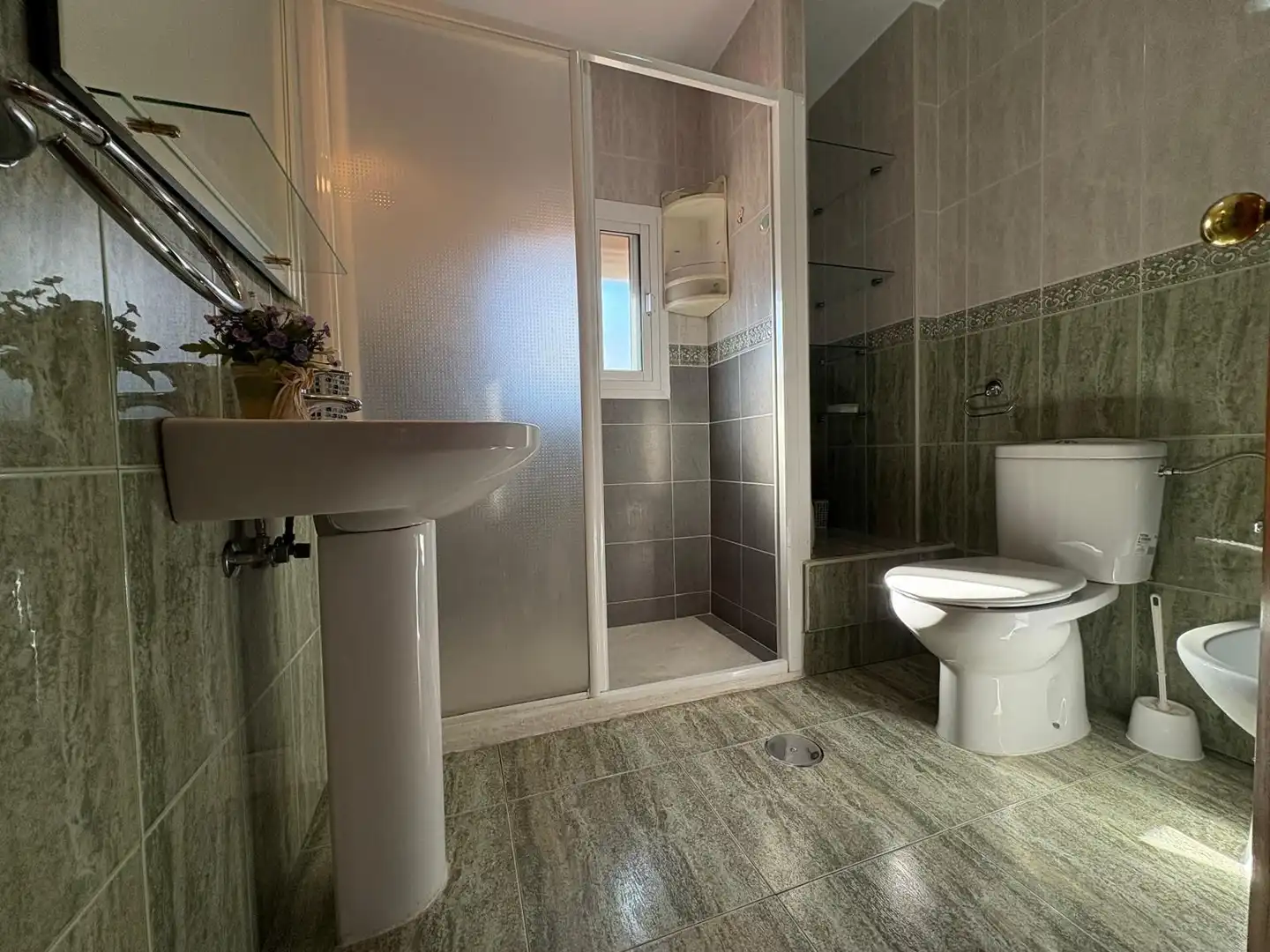 Bathroom of Detached homes for sale in Algeciras  with Air Conditioner, Terrace and Storage room