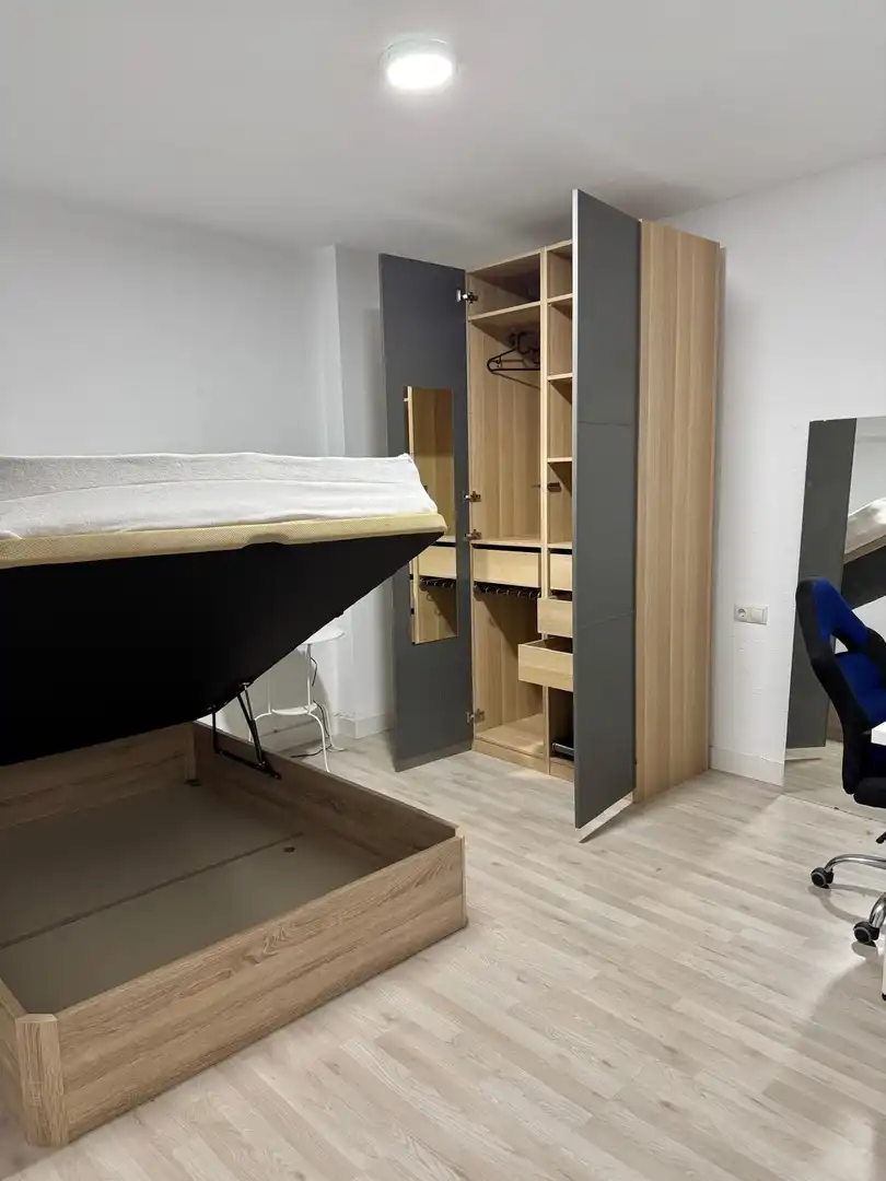 Habitación de Piso de alquiler en Valencia con Aire acondicionado, Calefacción y Amueblado