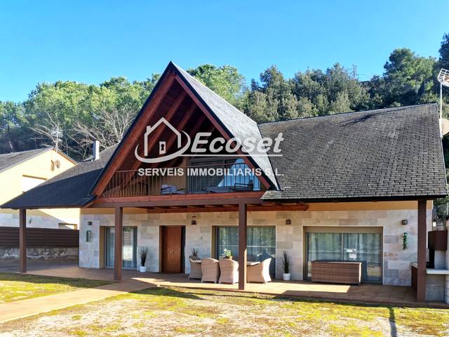 Casa-chalet en Venta en Avinguda dels Pinars en Vallirana