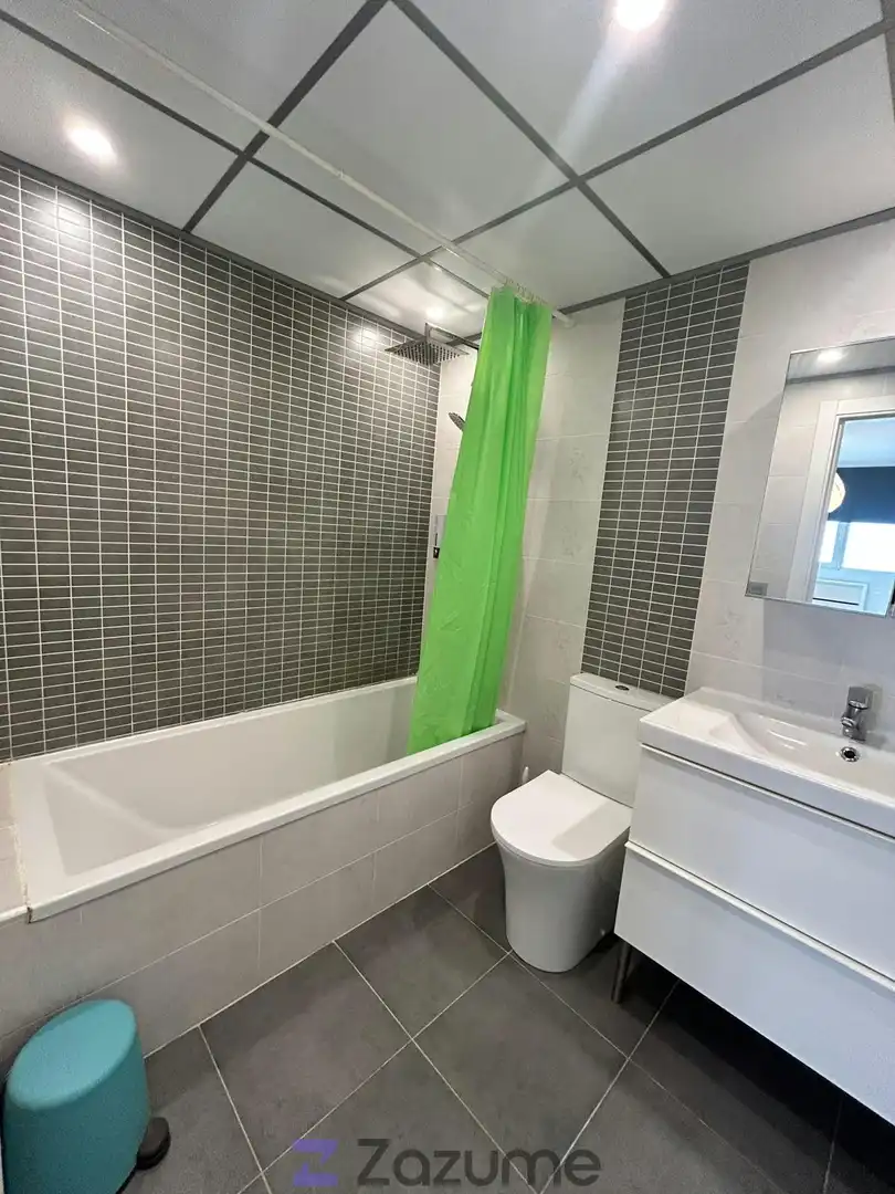 Baño de Piso de alquiler en Benetússer con Amueblado, Horno y Lavadora