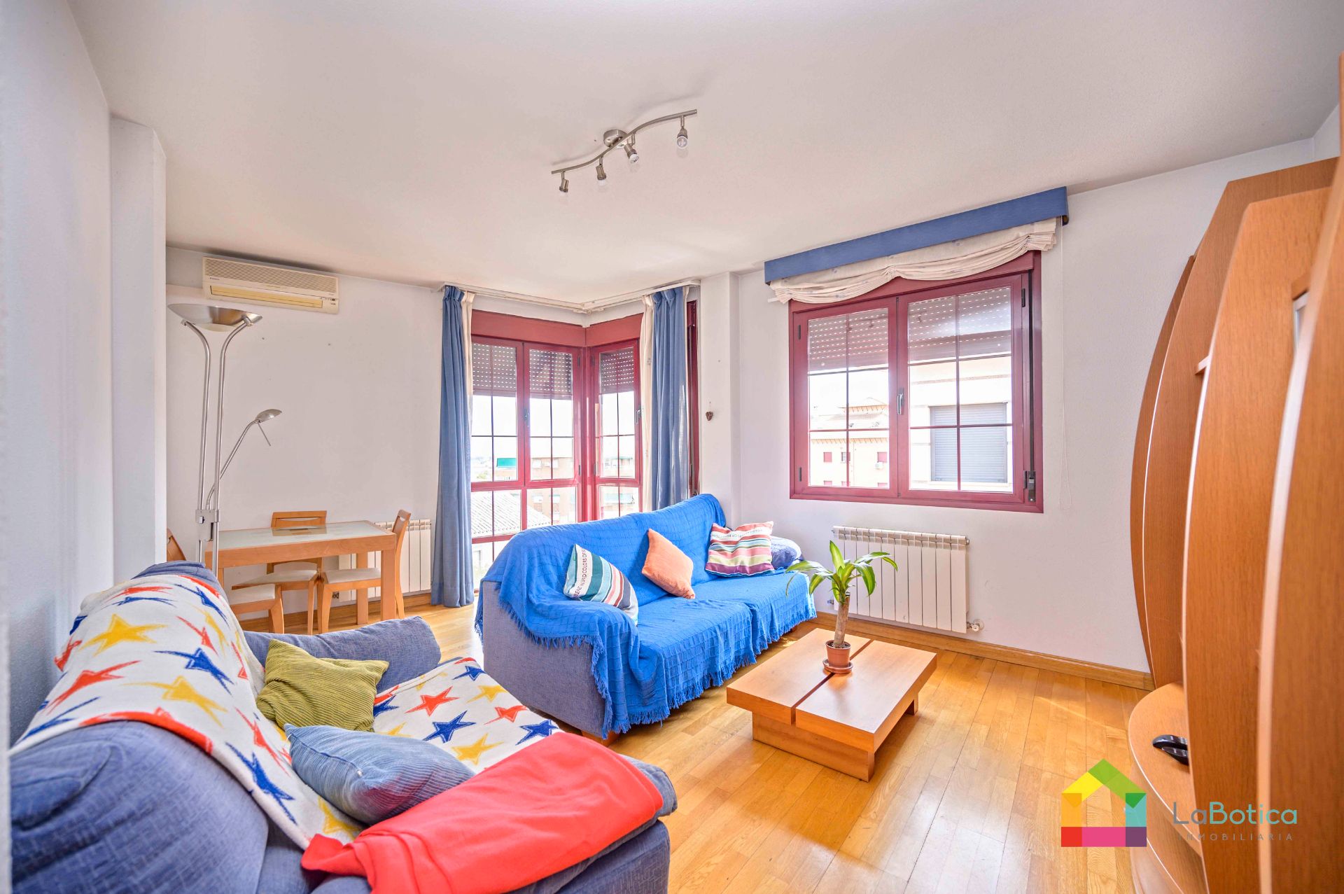 Living room of Flat for sale in  Toledo Capital  with Air Conditioner and Heating