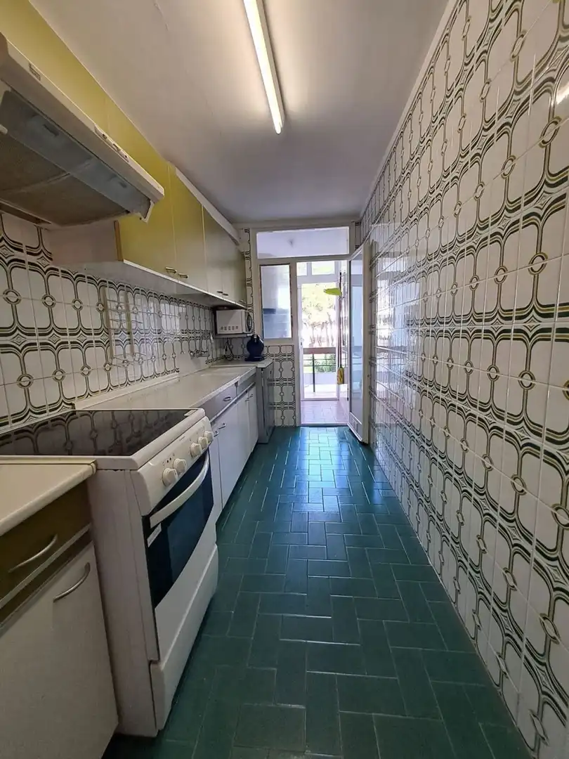 Cocina de Piso de alquiler en L'Escala con Terraza