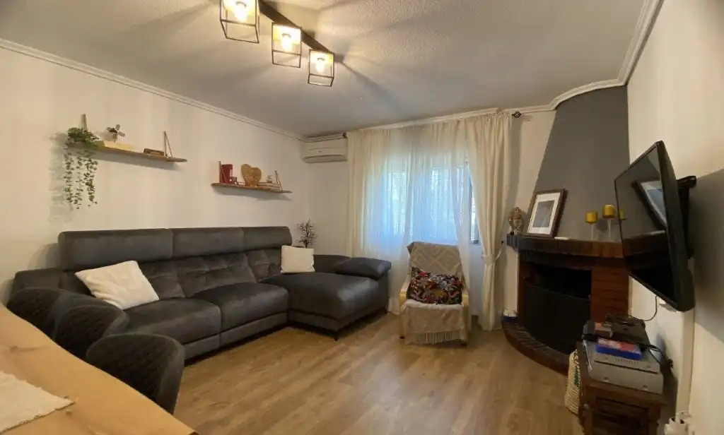Sala d'estar de Casa o xalet en venda en Cadalso de los Vidrios amb Aire condicionat, Calefacció i Jardí privat