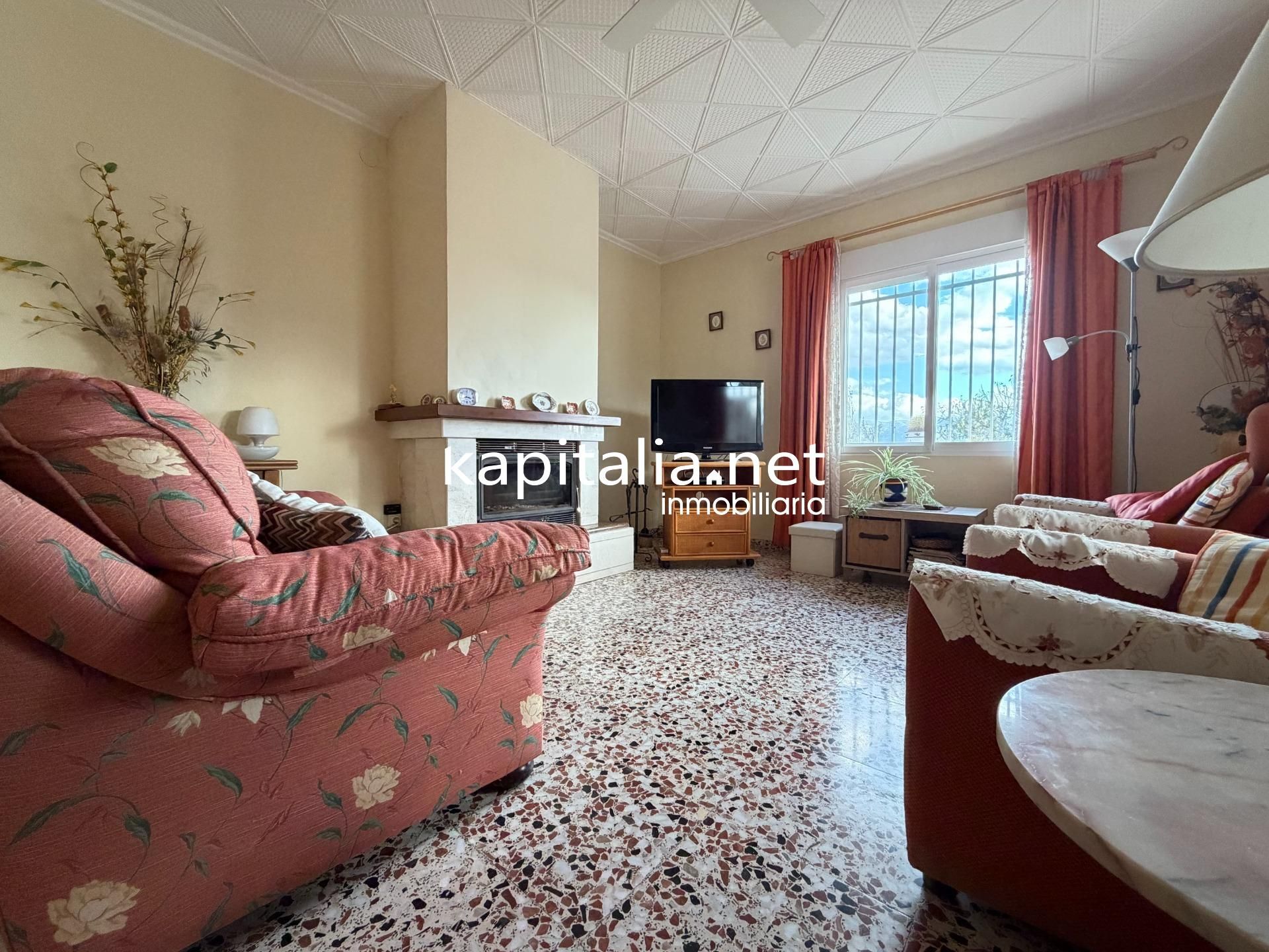 Sala de estar de Casa o chalet en venta en Gaianes con Jardín privado, Trastero y Piscina