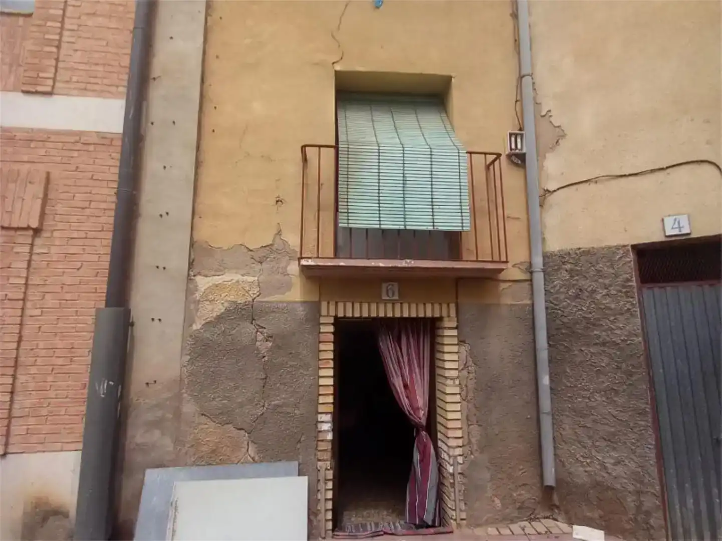 Vista exterior de Pis en venda en Novallas amb Balcó