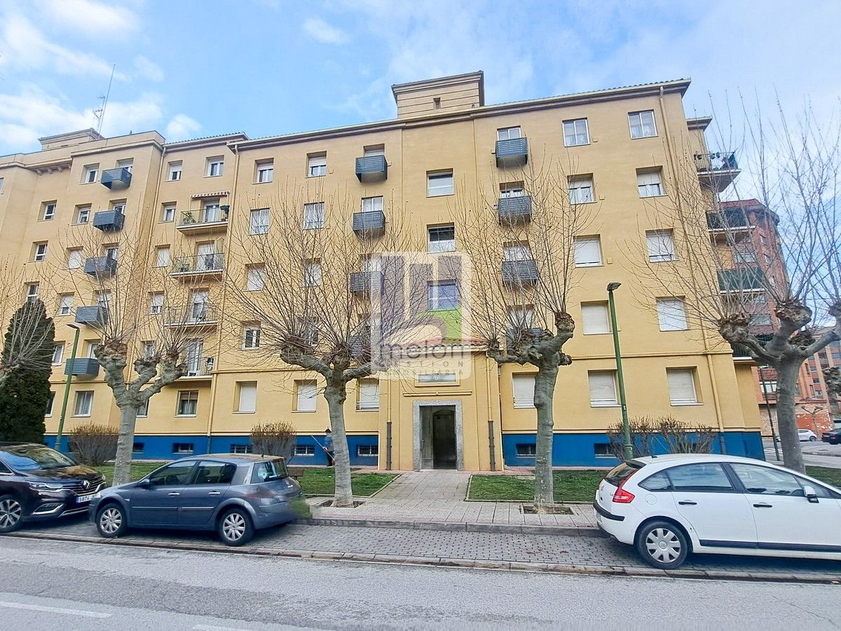 Vista exterior de Pis en venda en Burgos Capital amb Traster