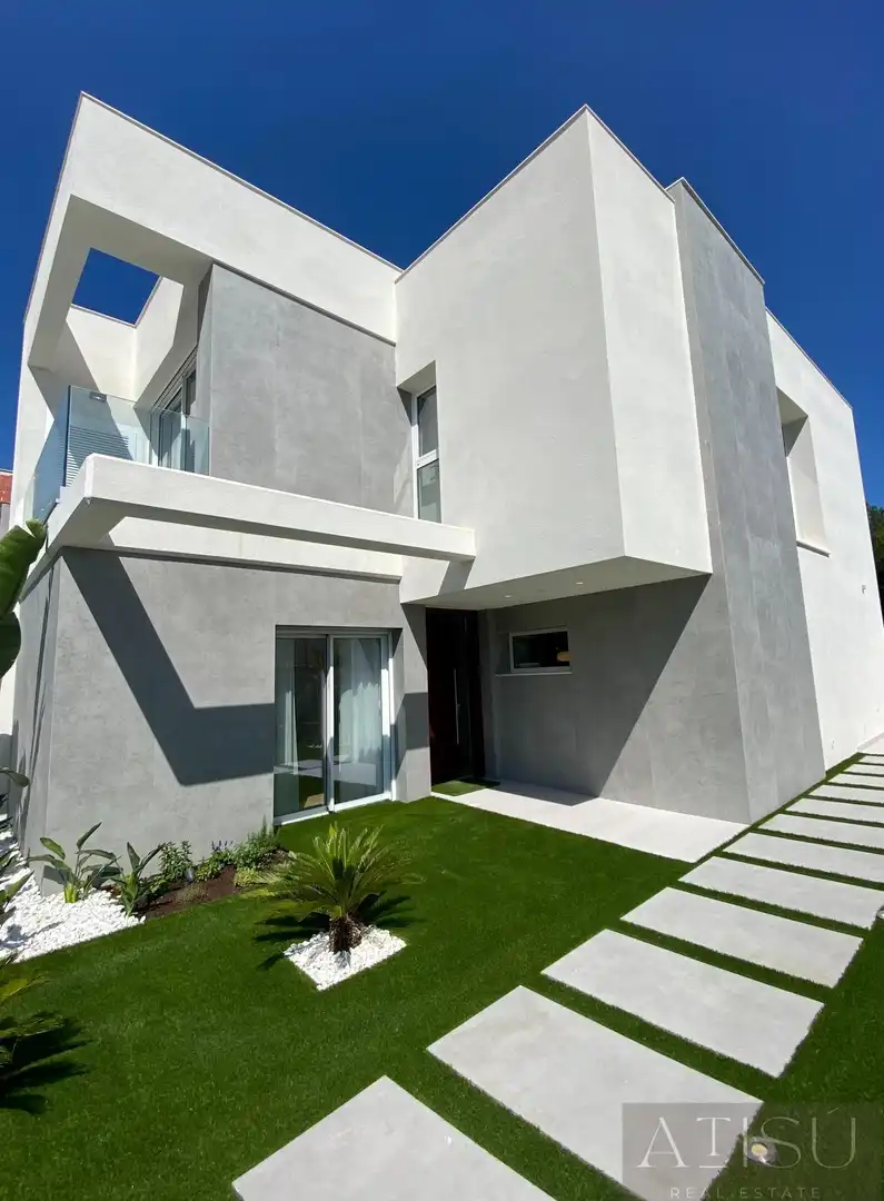 Villa avec piscine à vendre à Golf Bahía