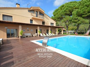 Villa con piscina in vendita a Sant Feliu de Codines