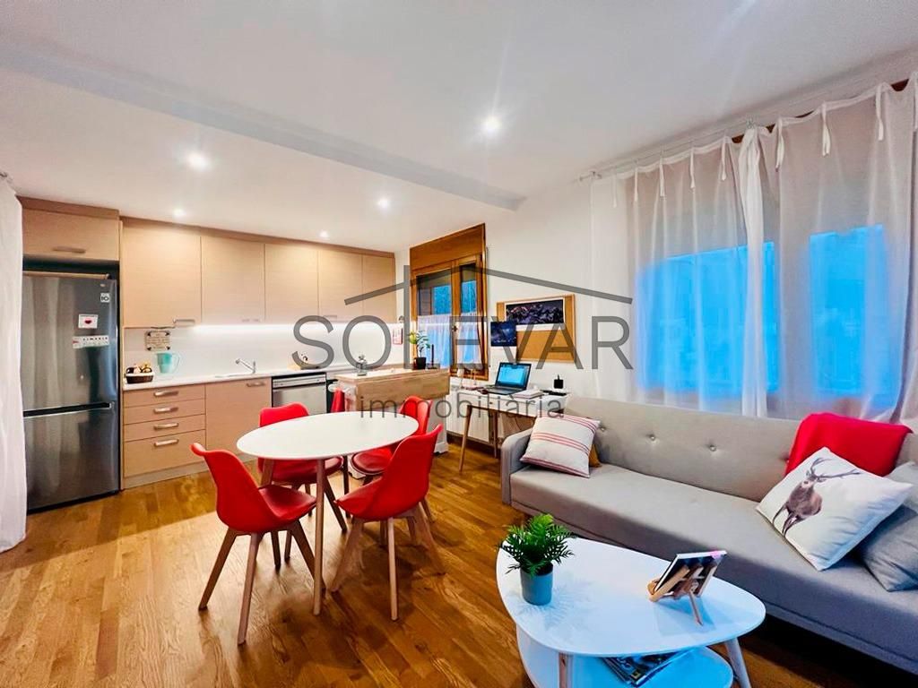 Sala d'estar de Pis en venda en Sort amb Calefacció, Terrassa i Traster