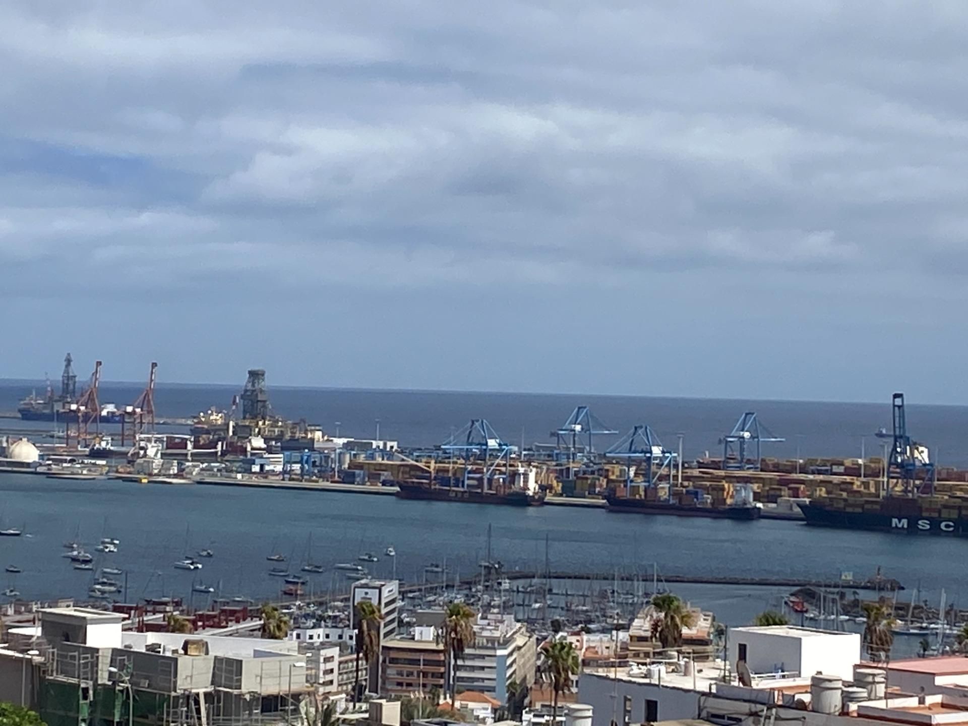 Vista exterior de Piso en venta en Las Palmas de Gran Canaria con Balcón