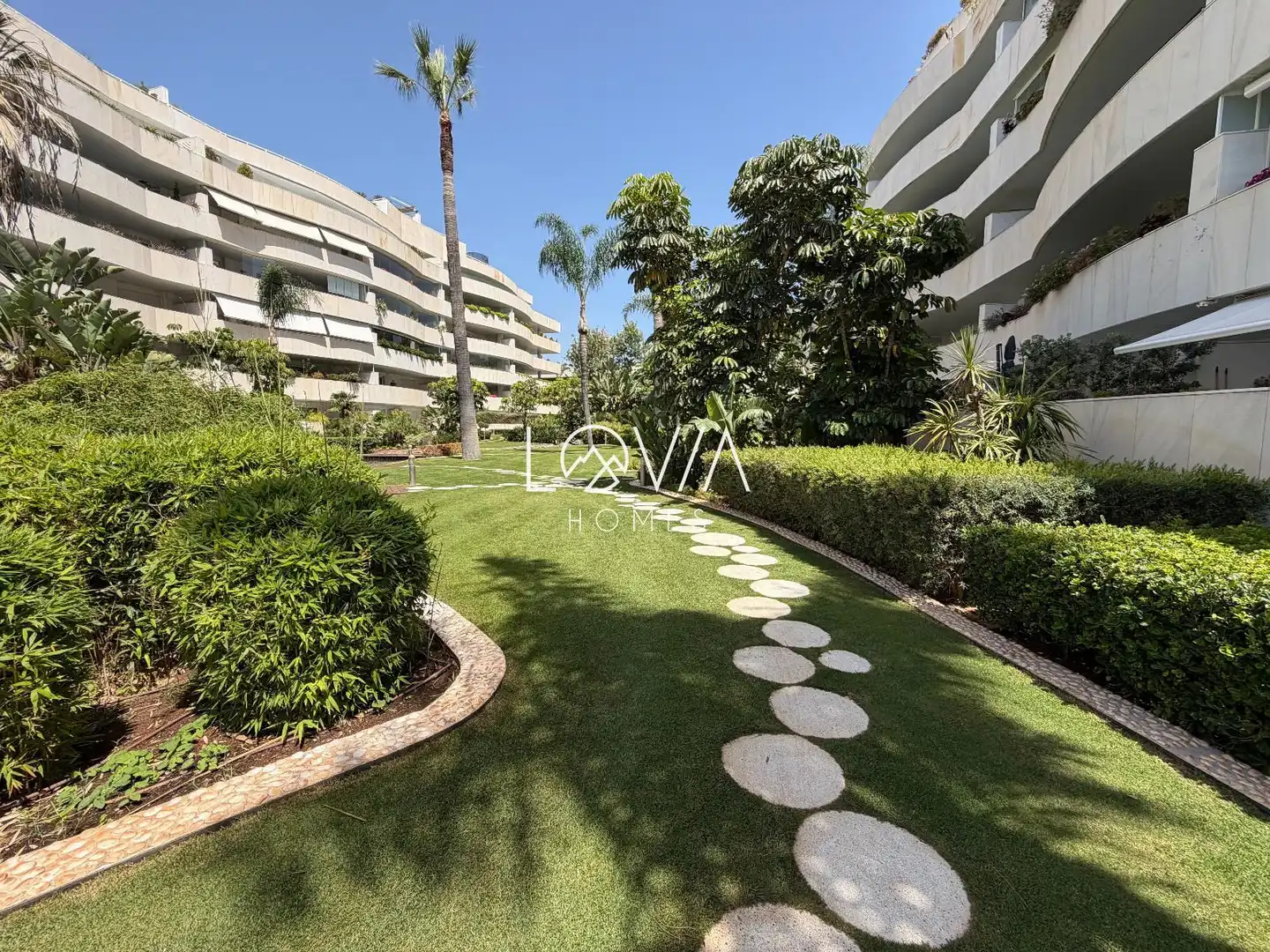 Vista exterior de Pis en venda en Marbella amb Terrassa, Traster i Piscina
