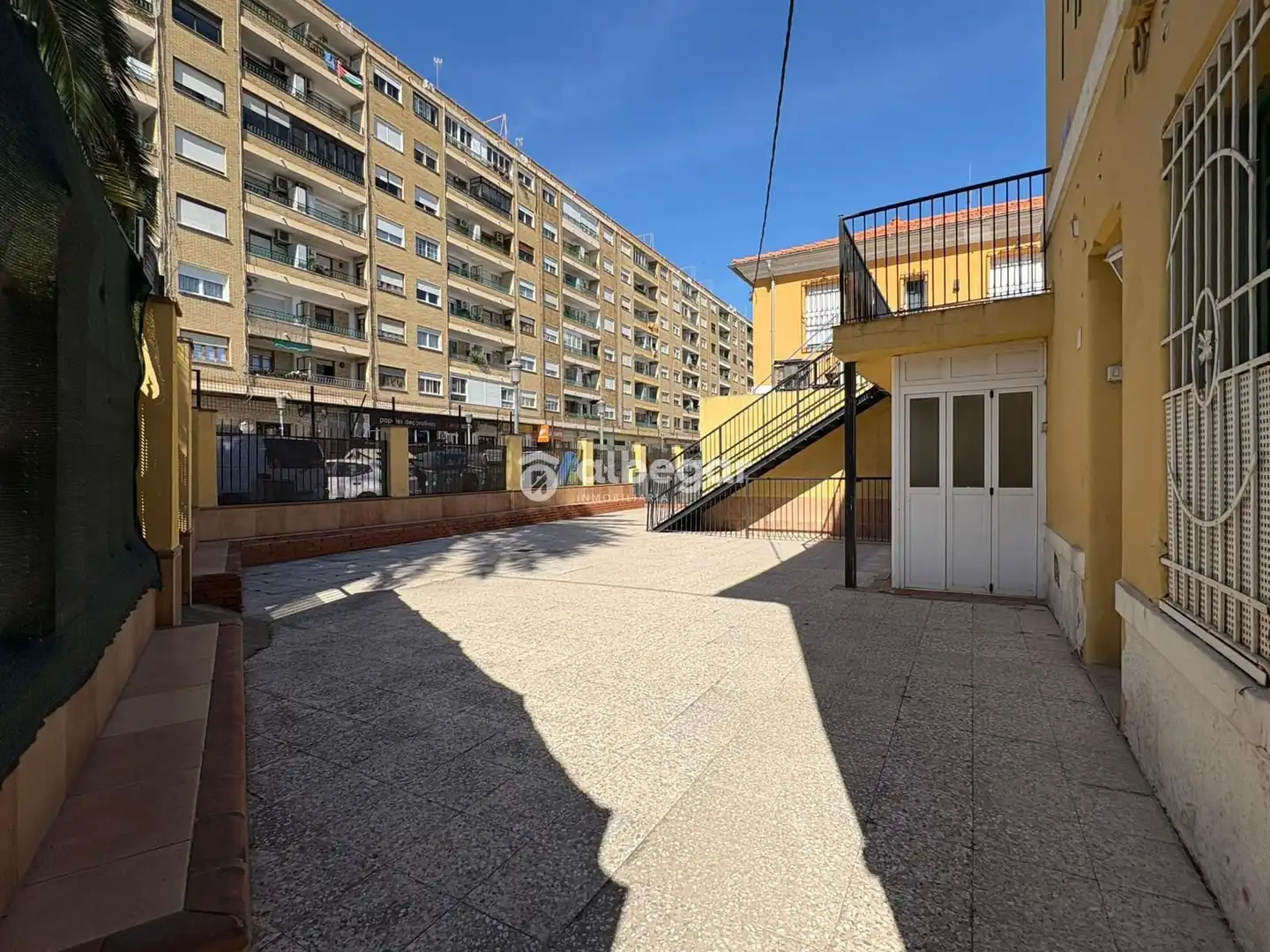 Vista exterior de Casa adosada en venda en Valencia amb Aire condicionat i Alarma