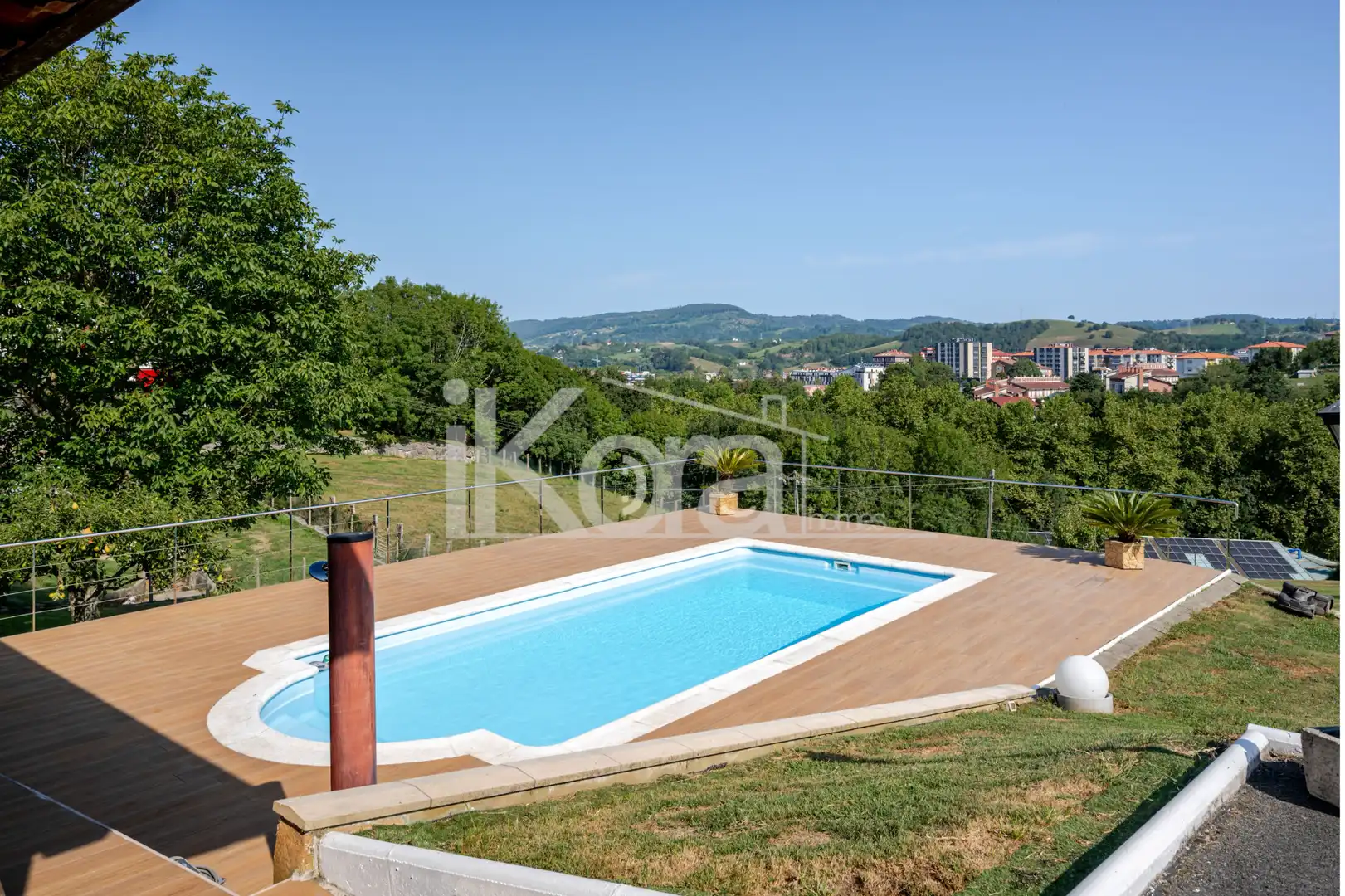 Piscina de Casa o xalet en venda en Lasarte-Oria amb Calefacció, Jardí privat i Parquet