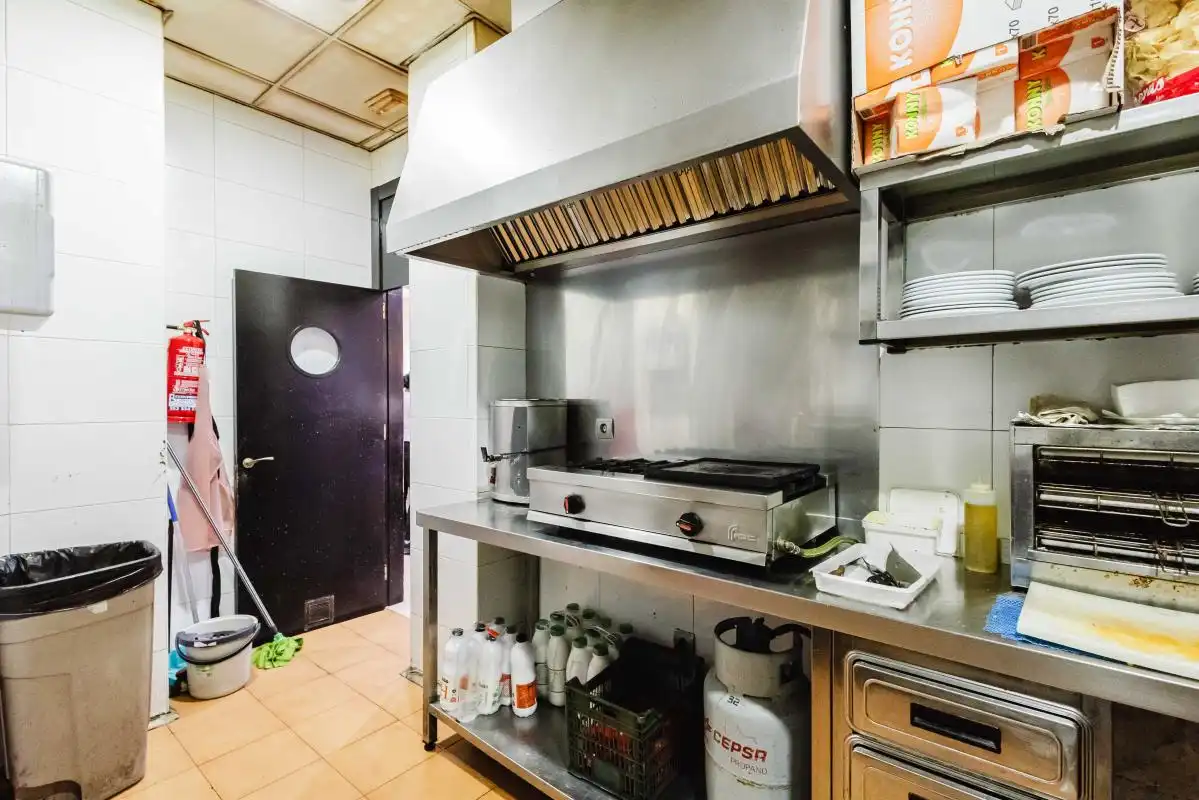 Cocina de Local en venta en Marbella con Calefacción