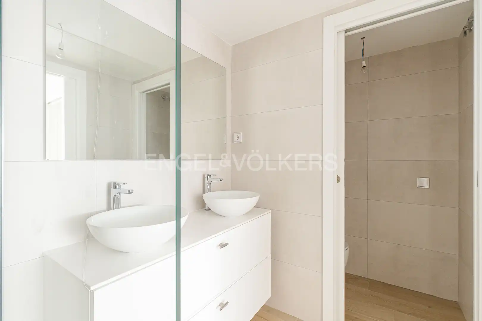 Badezimmer von Wohnung zur Miete in La Moraleja mit Klimaanlage, Heizung und Privatgarten