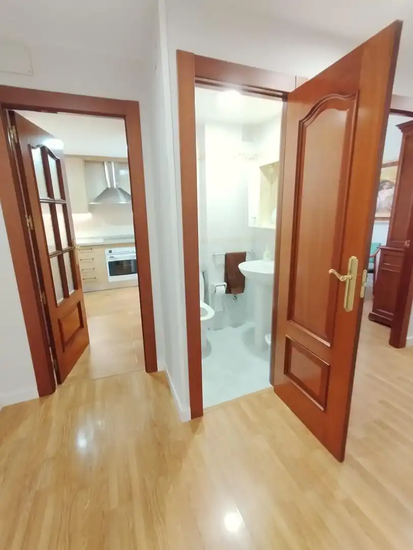 Bathroom of Flat for rent in Granada  with Air Conditioner, Heating and Furnished