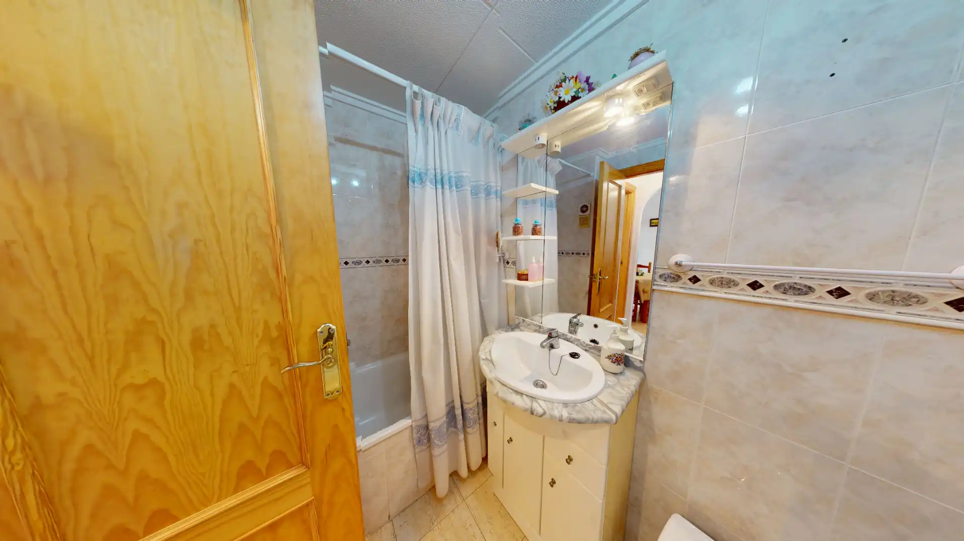 Badezimmer von Wohnung zum Verkauf in Torrevieja mit Klimaanlage, Heizung und Möbliert