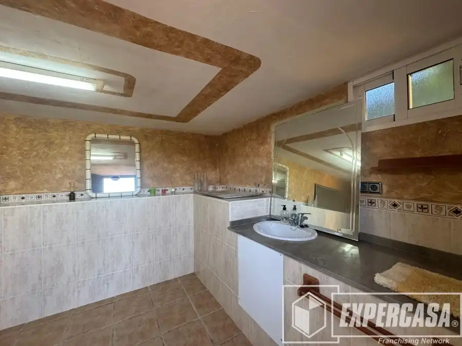 Villa con piscina in vendita a Urbanización LOS LAGOS/ALGINET 1009, imagen 8