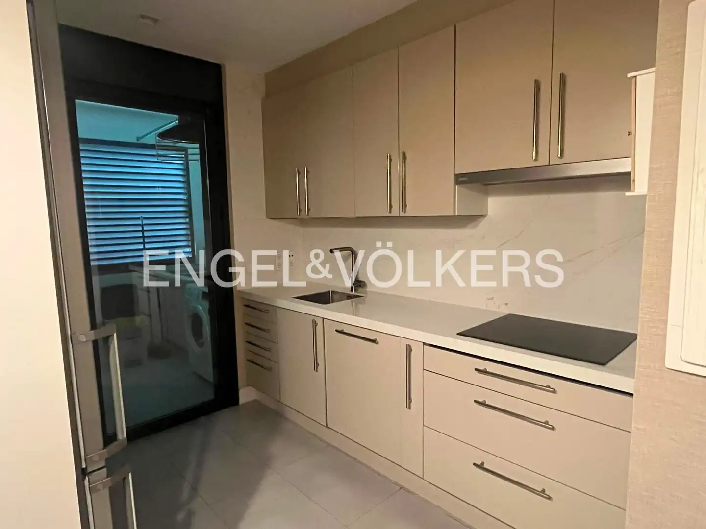 Cocina de Apartamento de alquiler en Madrid con Aire acondicionado, Calefacción y Jardín privado