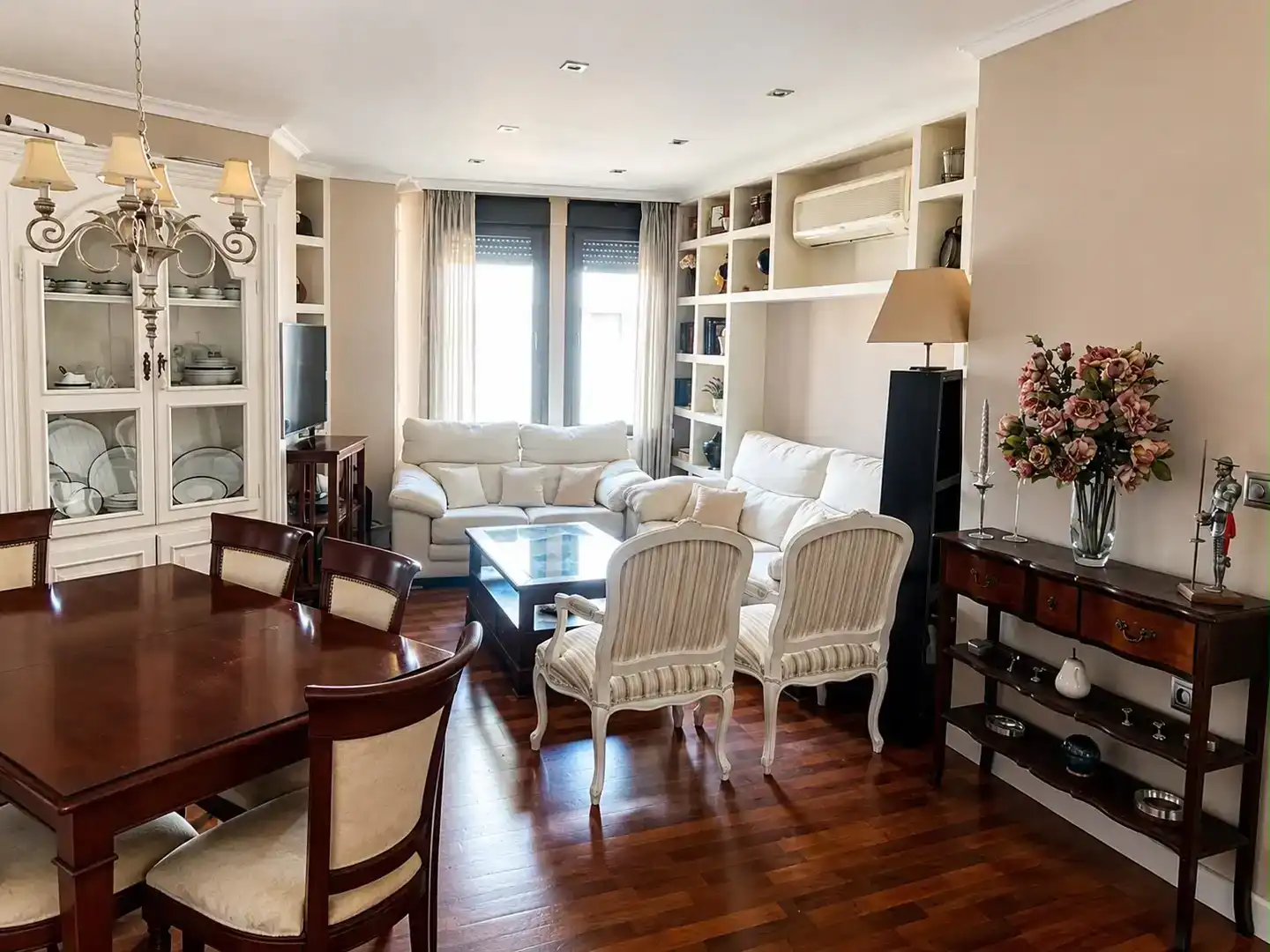 Sala d'estar de Pis de lloguer en Albacete amb Aire condicionat, Jardí privat i Parquet