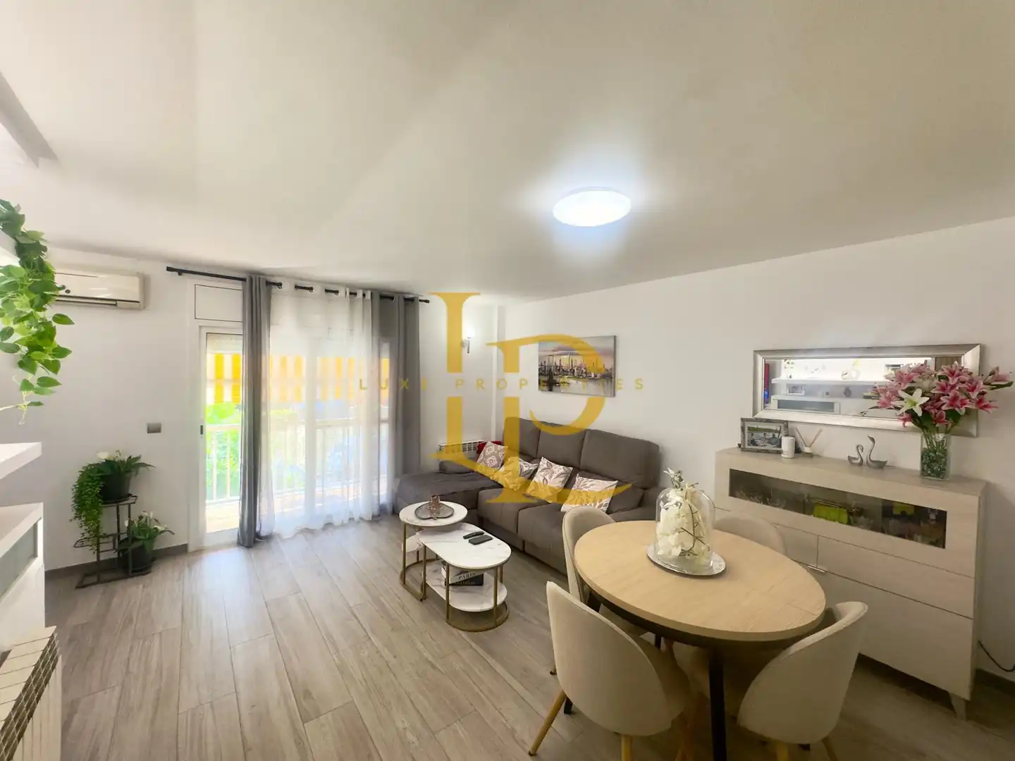 Sala d'estar de Casa adosada en venda en Rubí amb Aire condicionat, Calefacció i Terrassa