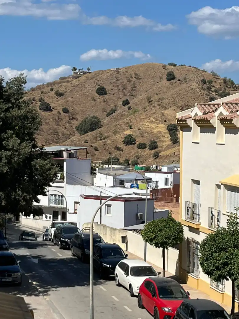 Vista exterior de Casa adosada en venta en Coín con Aire acondicionado, Parquet y Terraza