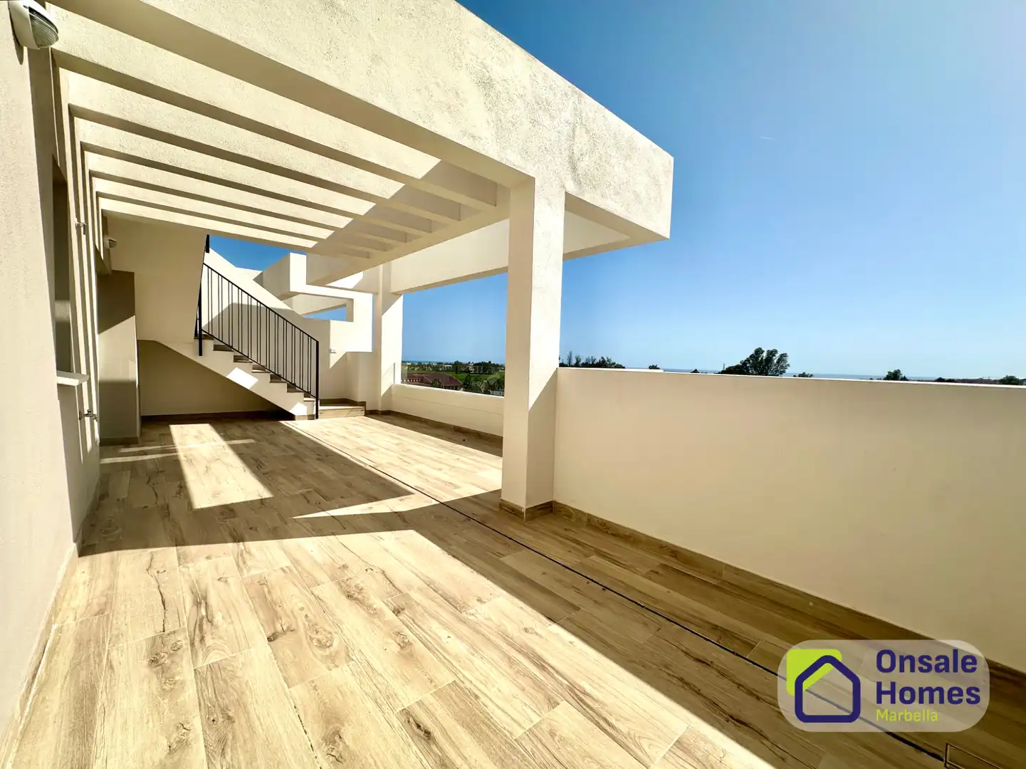 Terrasse von Dachboden zur Miete in Marbella mit Klimaanlage, Terrasse und Abstellraum