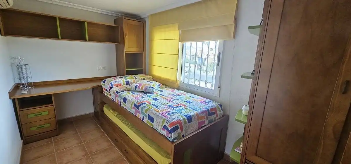 Dormitori de Casa o xalet en venda en Orihuela amb Aire condicionat, Calefacció i Terrassa