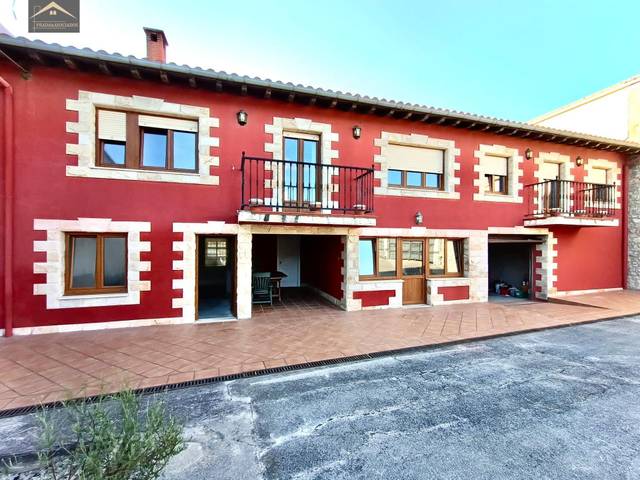Casa adosada en Venta en Cuchía