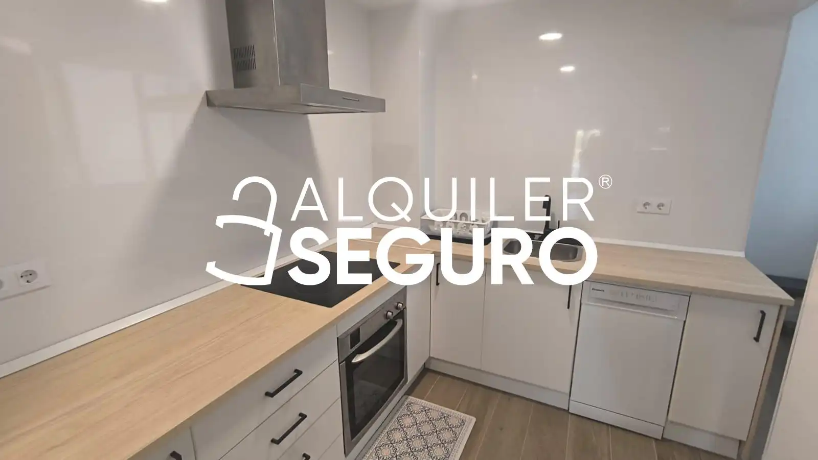 Cuina de Pis de lloguer en Sevilla amb Aire condicionat