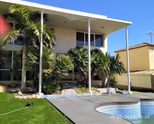 Vista exterior de Casa o xalet de lloguer en Roquetas de Mar amb Aire condicionat, Terrassa i Piscina