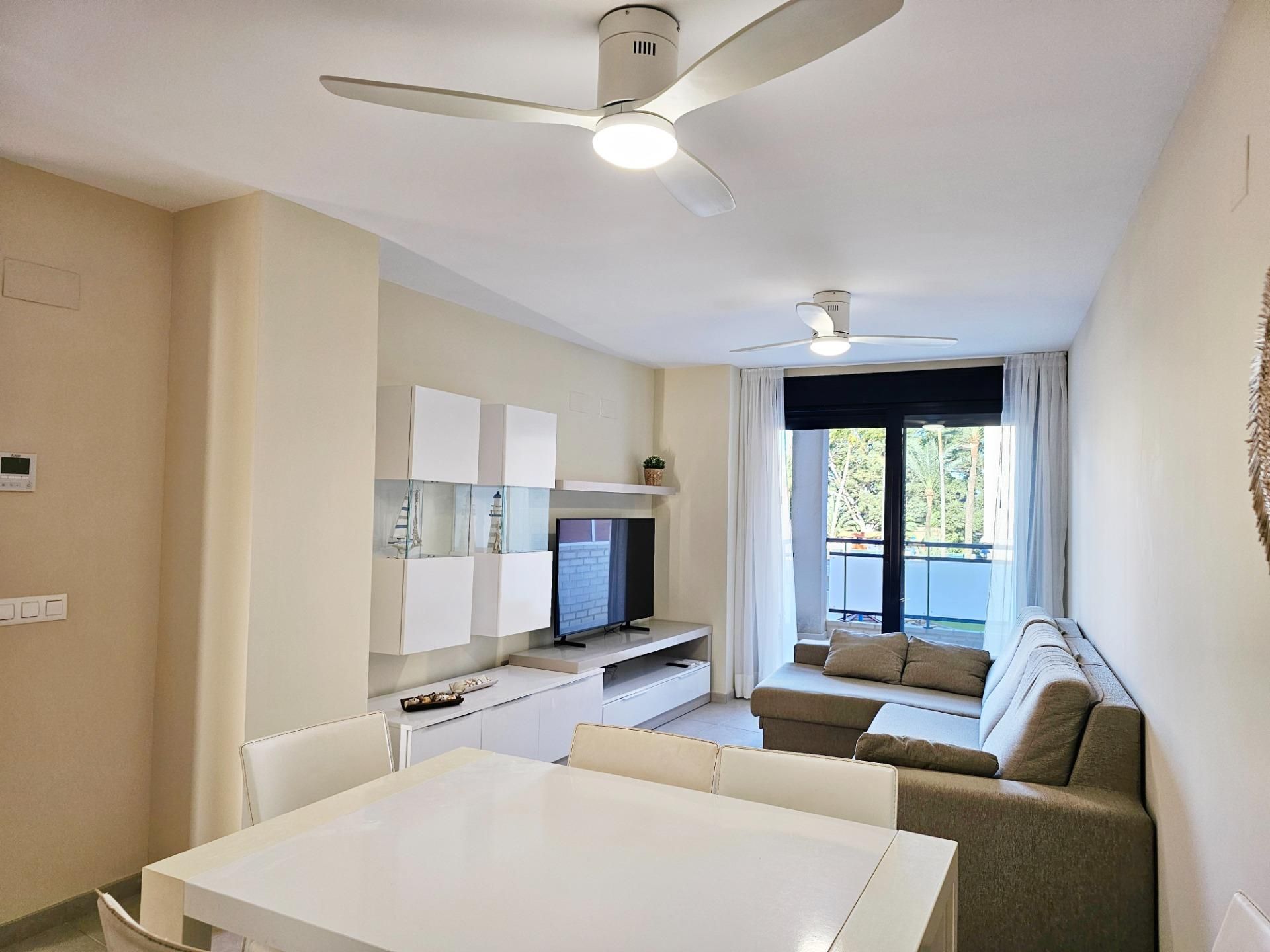 Sala d'estar de Apartament de lloguer en Dénia amb Aire condicionat, Calefacció i Jardí privat