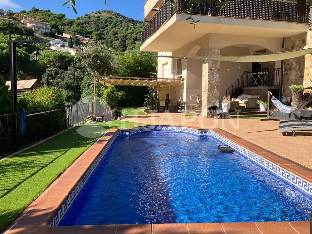 Piscina de Casa o xalet en venda en Alella amb Aire condicionat, Calefacció i Jardí privat