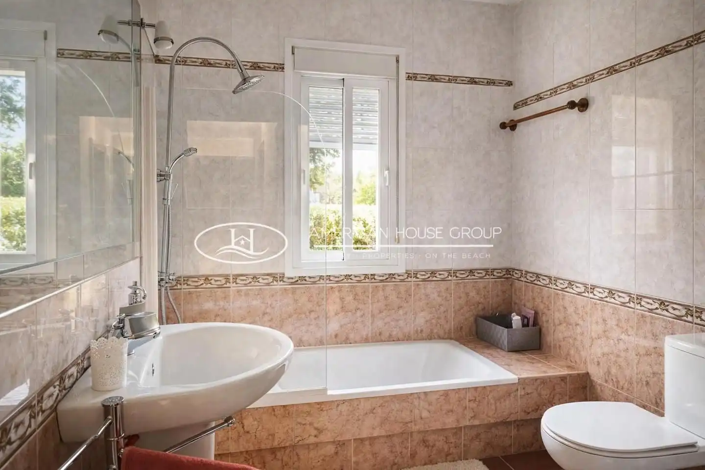 Bathroom of Houses for sale in Chiclana de la Frontera  with Air Conditioner and Private garden