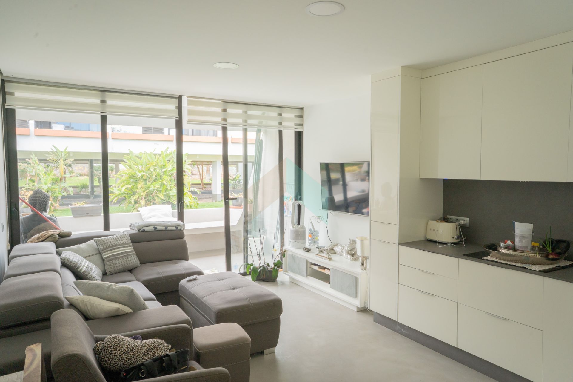 Sala d'estar de Estudi en venda en Arona amb Aire condicionat, Terrassa i Moblat