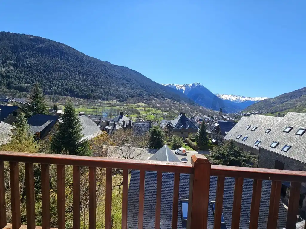 Vista exterior de Dúplex en venta en Naut Aran