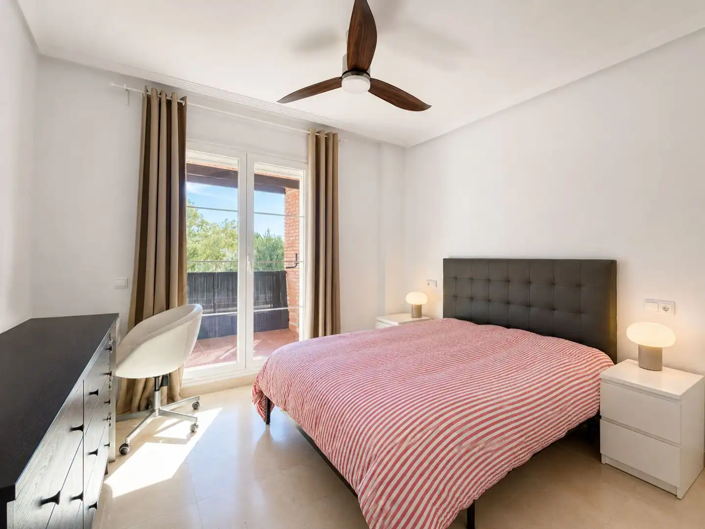 Habitación de Piso en venta en Benahavís con Aire acondicionado y Terraza