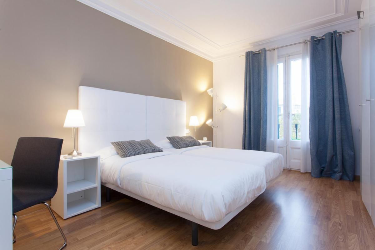 Dormitori de Apartament de lloguer en  Barcelona Capital amb Aire condicionat, Moblat i Forn