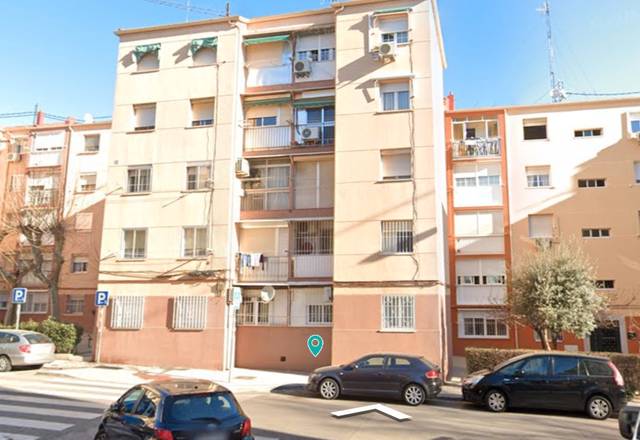 Piso en Venta en Calle Helena de Troya en Ambroz