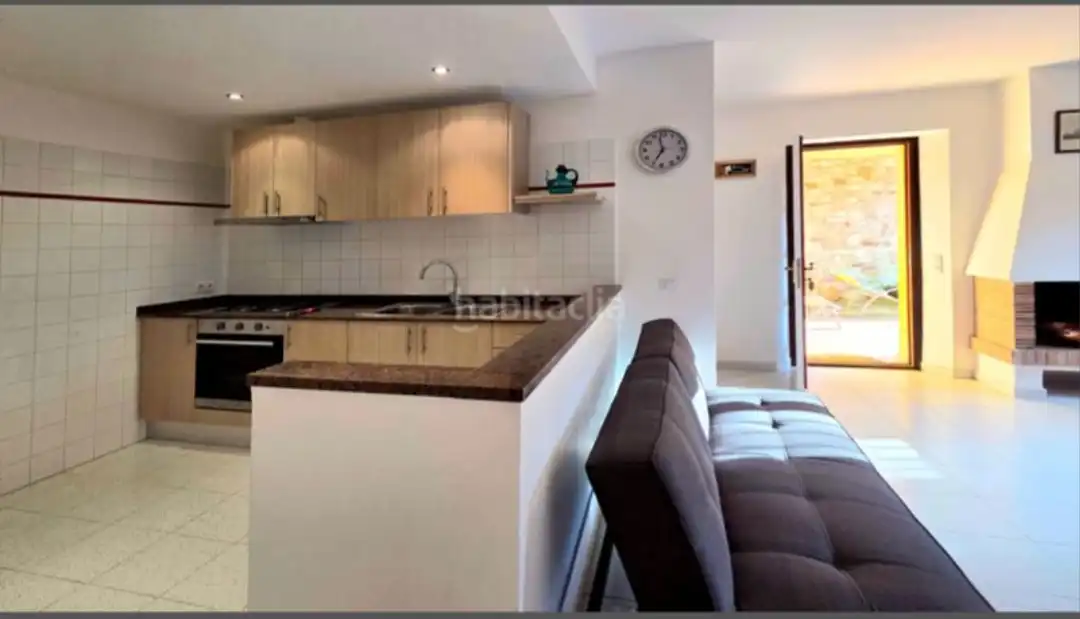 Cocina de Apartamento de alquiler en Regencós con Aire acondicionado, Calefacción y Jardín privado