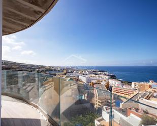 Vista exterior de Dúplex en venda en Santiago del Teide amb Aire condicionat, Terrassa i Piscina