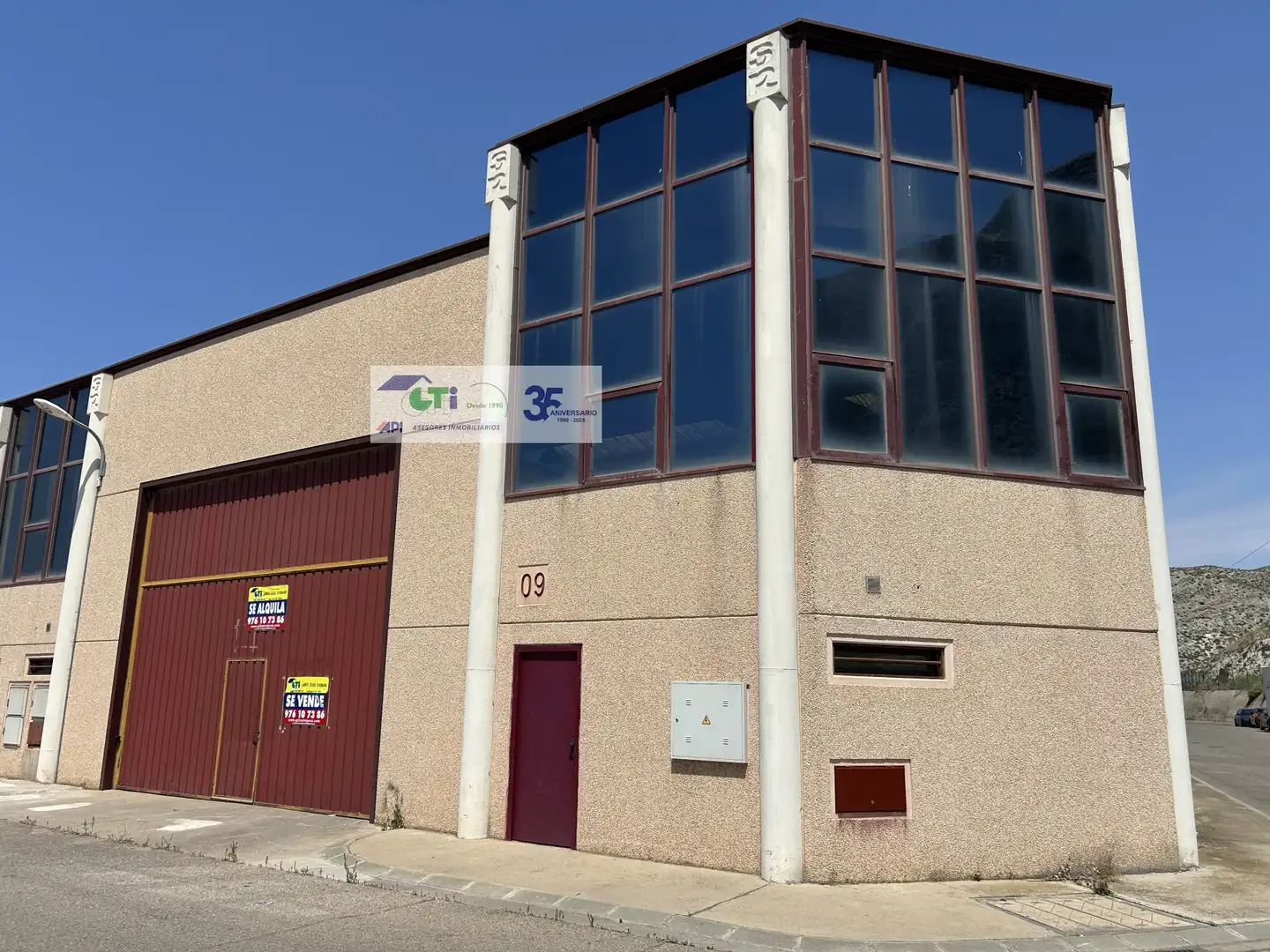Vista exterior de Nave industrial en venta en Alfajarín