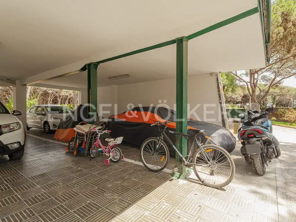 Parking of Flat for rent in Gavà  with Air Conditioner, Heating and Private garden