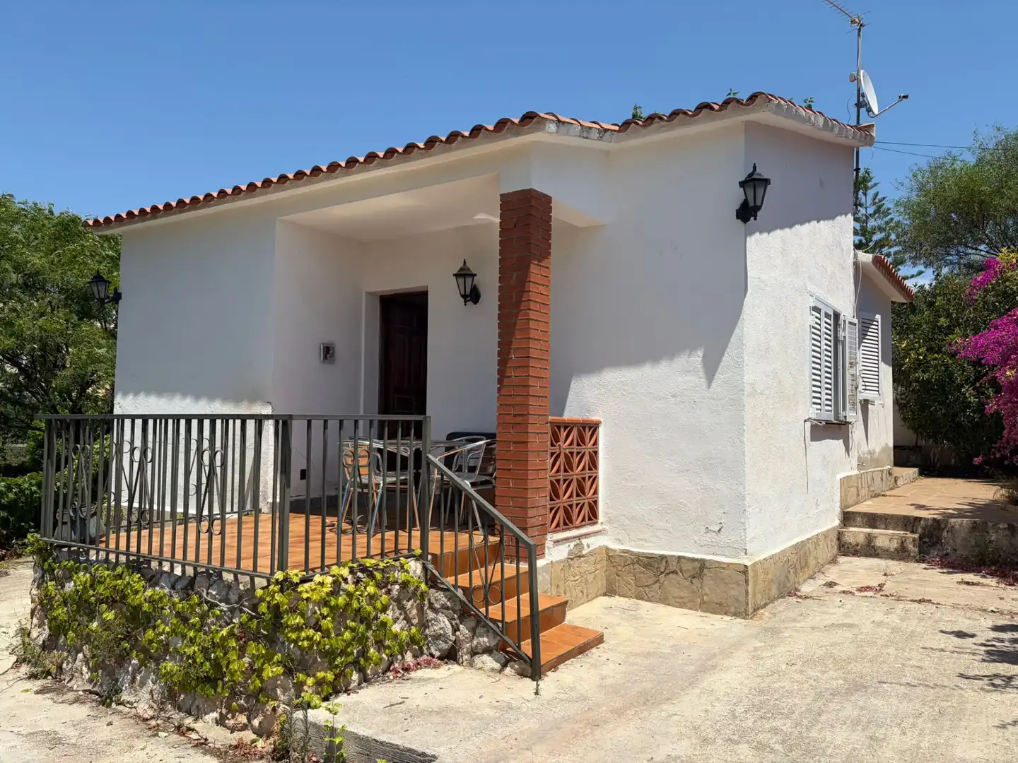 Vista exterior de Casa o chalet en venta en La Pobla de Montornès   con Aire acondicionado, Calefacción y Jardín privado