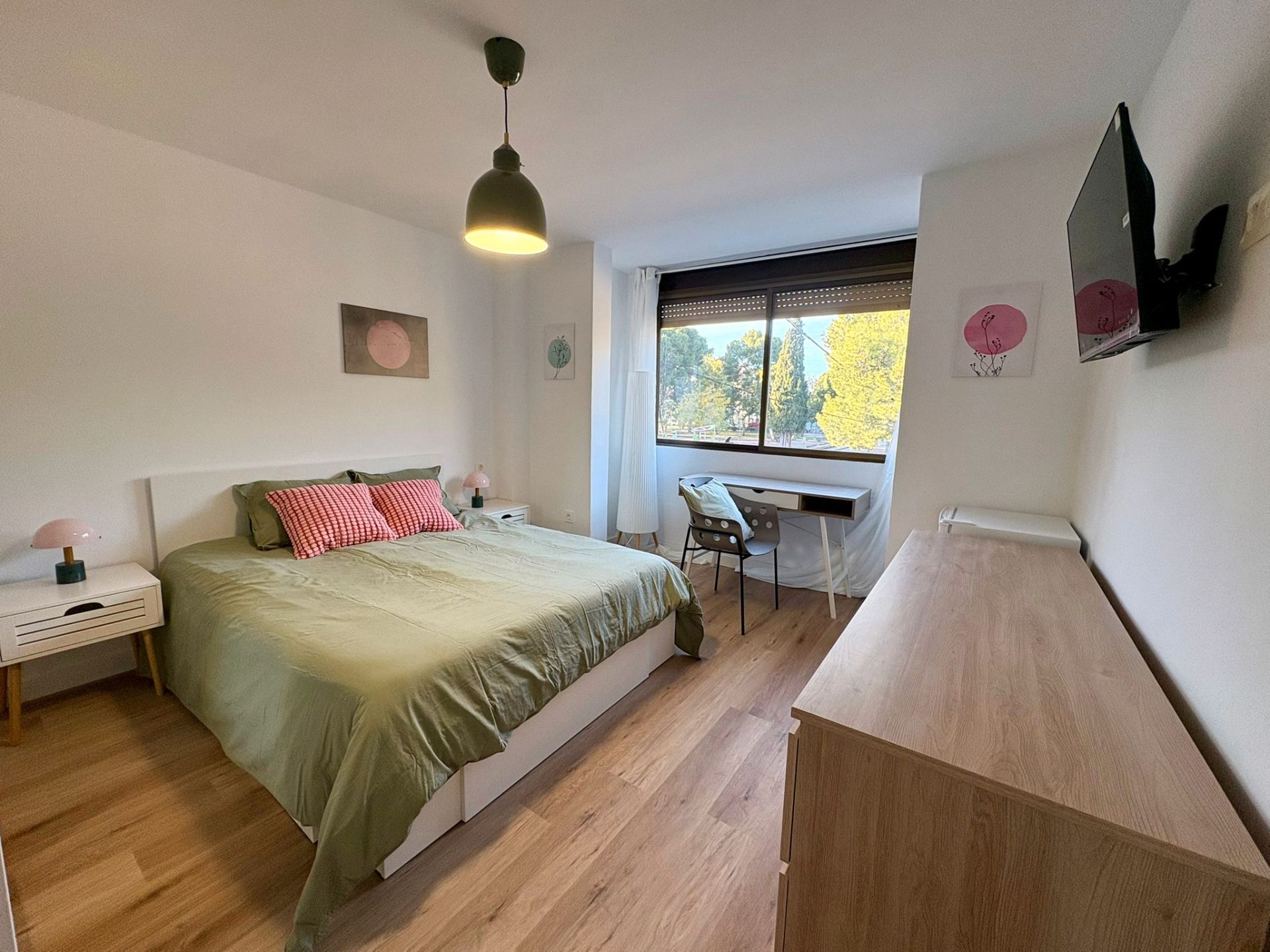 Bedroom of Flat to share in  Zaragoza Capital  with Air Conditioner, Heating and Parquet flooring