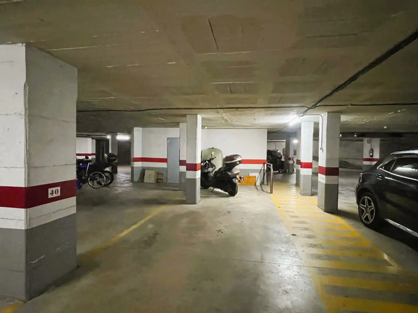 Parkplatz von Wohnung zum Verkauf in Girona mit Klimaanlage, Abstellraum und Balkon