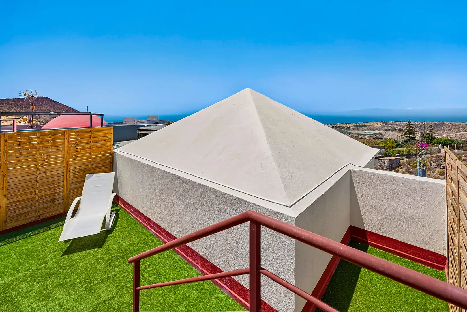 Vista exterior de Casa adosada en venta en Arona con Jardín privado, Terraza y Trastero