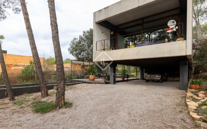 Vista exterior de Casa o xalet en venda en Begues amb Aire condicionat, Jardí privat i Terrassa