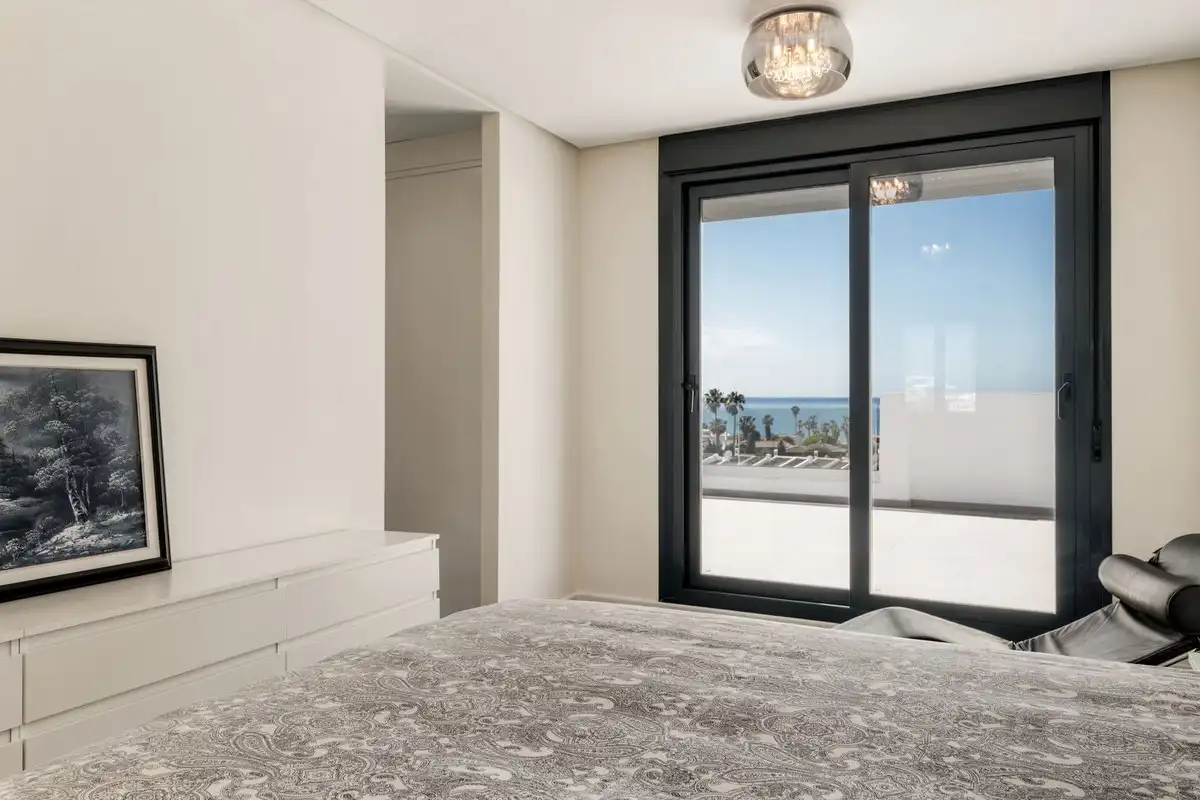 Dormitori de Dúplex en venda en Estepona amb Aire condicionat, Terrassa i Piscina comunitària